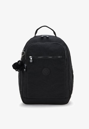 Musta reppu, jossa on kaksi vetoketjullista lokeroa, kangaspinta, avaimenperänä apinahahmo ja etupuolella pyöreä logo.