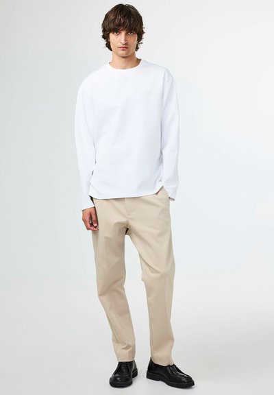 NN.07 Langarmshirt - white