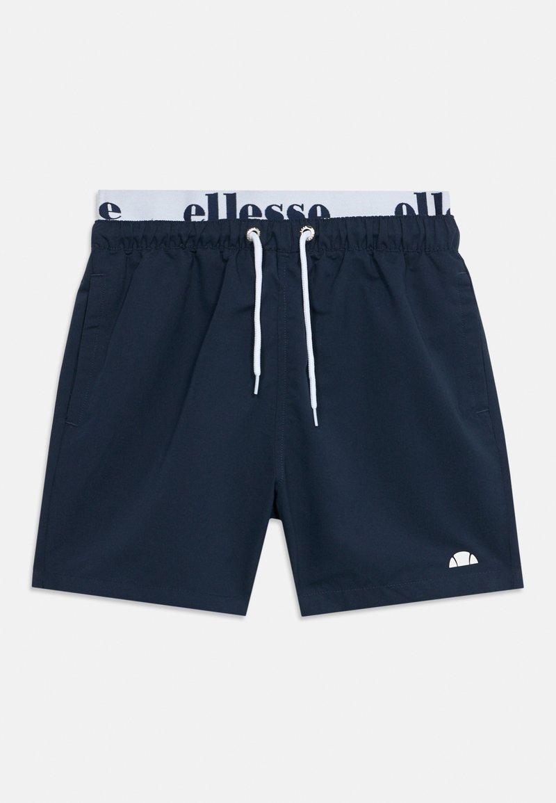 Shorts à taille élastique bleu marine avec cordons blancs et ceinture visible blanche à logo, dotés de poches latérales et d'un petit logo sur la jambe gauche.