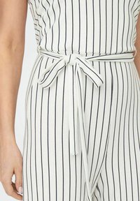 ONLY GESTREEPTE - Jumpsuit - cloud dancer