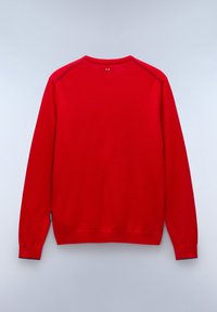 Sudadera roja con mangas largas, cuello redondo y una textura suave, con costuras reforzadas en los hombros. Branding mínimo en el dobladillo.