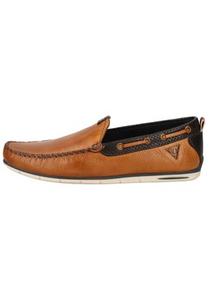 Braune Leder-Slipper mit runder Zehenform, kontrastierenden schwarzen Seitenpaneelen, dekorativen Nähten und Gummisohle. Verfügt über metallene Ösen.