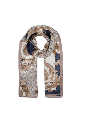 Bufanda larga y rectangular con patrones florales y de cachemira en beige, azul marino y gris, colgada en un lazo sobre un fondo blanco.