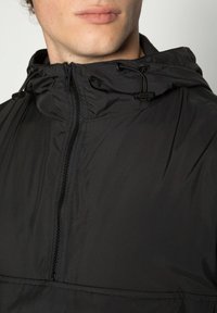 Urban Classics Vindjacka - black