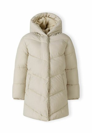 Manteau d'hiver matelassé beige avec capuche, manches longues, poches avant et détail de coutures diagonales.