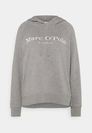 Harmaa hupullinen pitkähihaisen collegepaita, jossa on kiristysnauhat ja valkoinen "Marc O'Polo Est. in Stockholm" -teksti rinnassa.