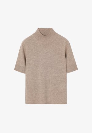 Bež kratki džemper s visokim rebrastim imitacijskim ovratnikom i jednostavnom teksturom pletenja, prikazan na bijeloj pozadini.