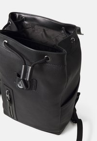 Michael Kors FLAP UNISEX - Zaino - black