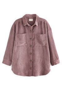 Chaqueta de camisa de pana color rosa con cierre de botón, dos bolsillos en el pecho y mangas largas. Presenta un cuello clásico y textura acanalada.