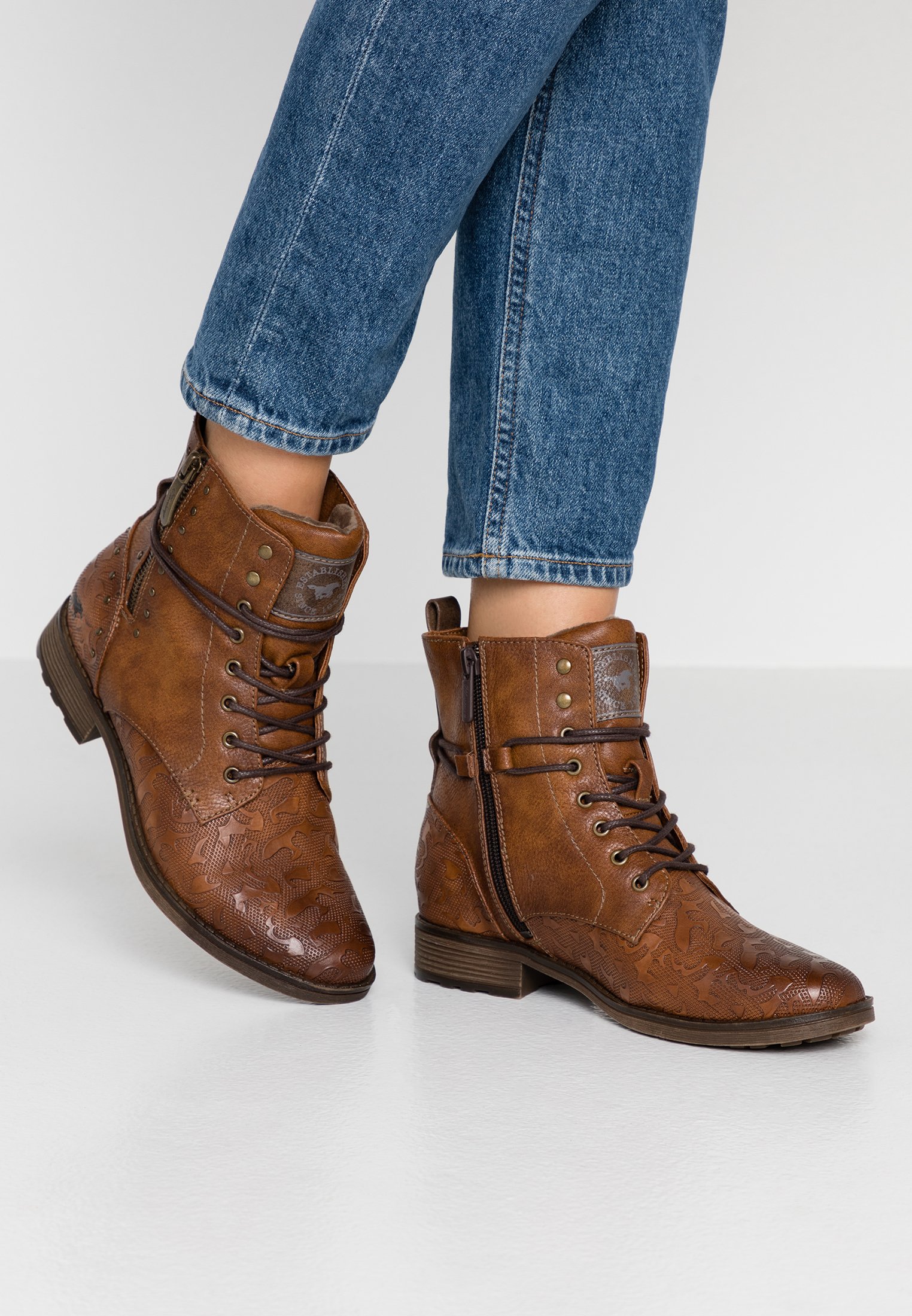 bottines mustang cognac