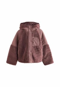 Fioletowa polarowa kurtka z kapturem, z przodu na napy oraz zapinaną na zamek kieszenią na piersi, z mieszanymi fakturami na rękawach i korpusie.