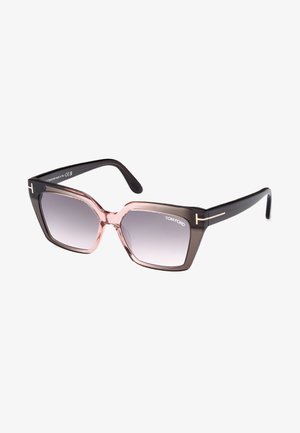 Ochelari de soare Tom Ford cu rame hexagonale supradimensionate, lentile gri cu un gradient, și un gradient de culoare de la negru la roz. Accente aurii pe brațele ochelarilor.