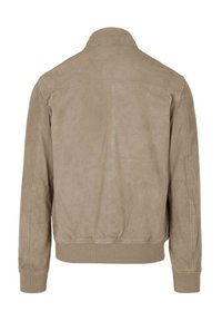 Giubbotto bomber in suede beige con collo alto, polsini e orlo a coste. Design semplice senza hardware o decorazioni visibili.
