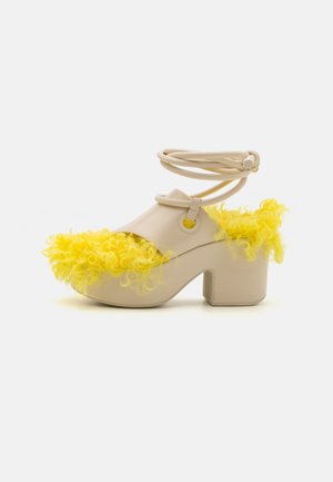 FitFlop FITFLOP X ROKSANDA PLATFFORMS HEEL STRAPPY ANKLE TIE SANDAL - Platform sandals - turtledove/buttercup