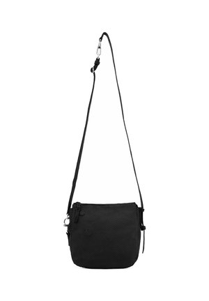 Borsa crossbody nera con texture, chiusura a zip, tracolla regolabile e un piccolo logo. Presenta una forma compatta e arrotondata.