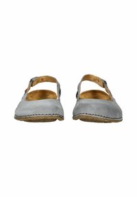Scarpe flat grigie con punta arrotondata, fianchi sagomati e una piccola cintura. Realizzate in pelle liscia con suola in gomma di colore naturale.