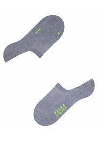 Grå, lave sokker laget av bomullsmiks. Har ribbede mansjetter og grønn trykt merkning "FALKE COOL KICK" på siden. Myk tekstur.