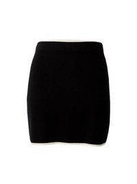 Zwarte mini-rok met een gladde textuur, een getailleerd silhouet en witte bies langs de onderrand. Gemaakt van rekbaar materiaal, zonder zichtbaar patroon.