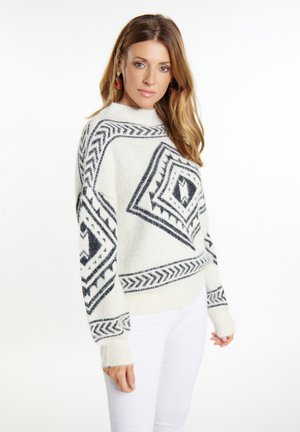 Maglione bianco a maglia con motivo geometrico nero, dotato di un collo alto e maniche lunghe. Tessuto morbido con polsini e orlo a coste.