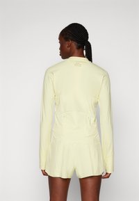 Nike Performance RUN - Langarmshirt - life lime