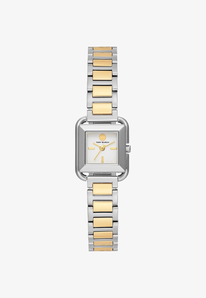 Montre carrée argent et or avec bracelet à maillons métalliques bicolores, cadran blanc, aiguilles dorées et logo Tory Burch à 12 heures.