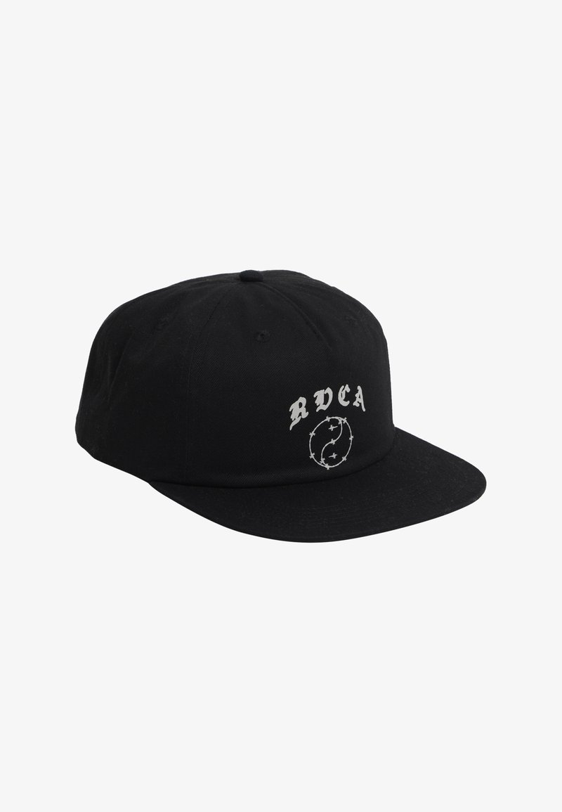 Schwarze Snapback-Kappe aus Baumwolle mit flachem Schirm, vorne mit weißem, gesticktem "RVCA"-Logo und einem kreisförmigen Stern-Design.