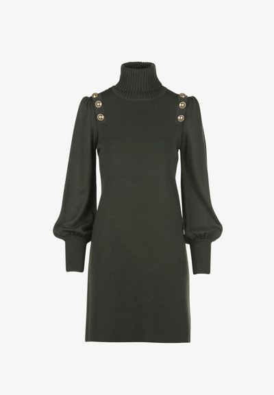 Rochie tricotată de culoare verde închis, cu guler înalt, mâneci puff voluminoase și detalii cu nasturi aurii pe umeri.