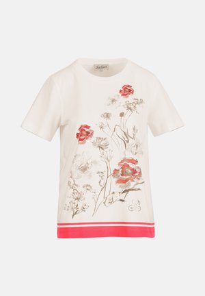 Chemise blanche à manches courtes avec imprimé floral rouge et beige et deux bandes rouges horizontales le long du bord inférieur.