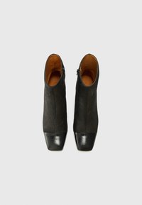 Chie Mihara VOLKIRIA 47 - Ankle boots - black/dancy bronce