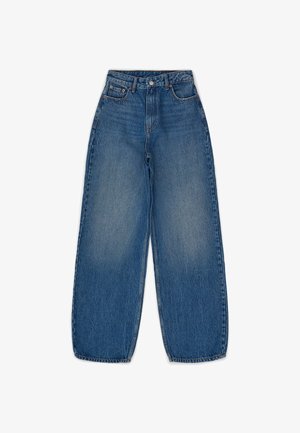 Wide-leg jeans in medium blue denim. High-waisted design with a zip fly, five pockets, and subtle fading on the fabric texture.