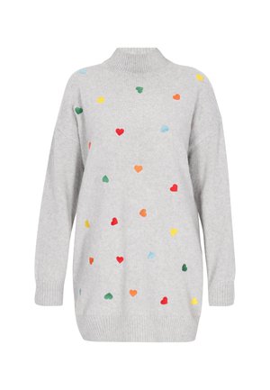 Grijze gebreide trui met hoge hals, versierd met kleurrijke geborduurde harten in rood, blauw, geel, groen en oranje.