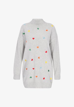 Pulover gri tricotat cu guler înalt, decorat cu inimioare brodate colorate în roșu, albastru, galben, verde și portocaliu.