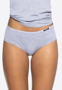 Slip grigio in cotone con una texture liscia, dotato di una cintura morbida e senza motivi o accessori visibili. Design semplice e solido.