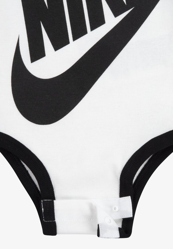 FUTURA LOGO HAT BOOTIE BABY SET - Baby gifts2