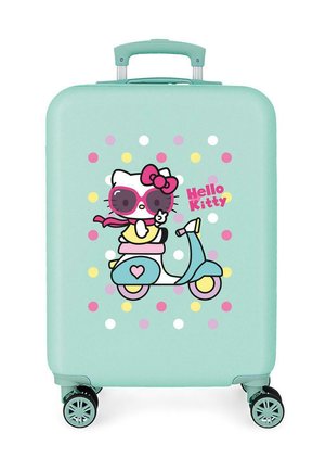 Maleta rígida de color verde menta con cuatro ruedas, con Hello Kitty usando gafas de sol y montando un scooter azul sobre un fondo de lunares de colores.