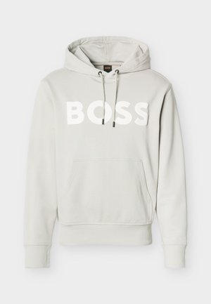 Vaaleanharmaa huppari, jossa edessä tasku, säädettävä nyörillä varustettu huppu, resorit hihansuissa ja helmassa sekä rohkea valkoinen "BOSS"-logo rinnassa.