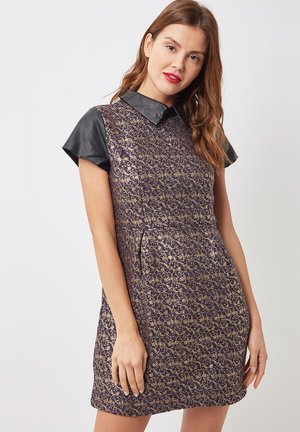 FLORAL - Vestido informal - morado