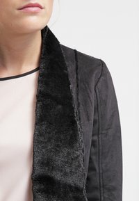 Dorothy Perkins Mezisezónní bunda  - black