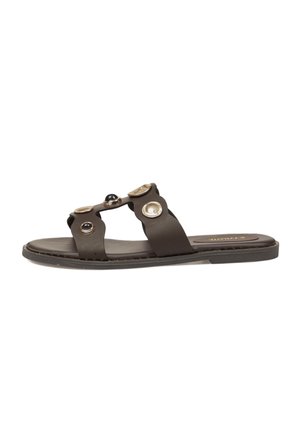Sandalia plana negra tipo slide con dos tiras decoradas con tachuelas redondas metálicas y negras, diseño de punta abierta.