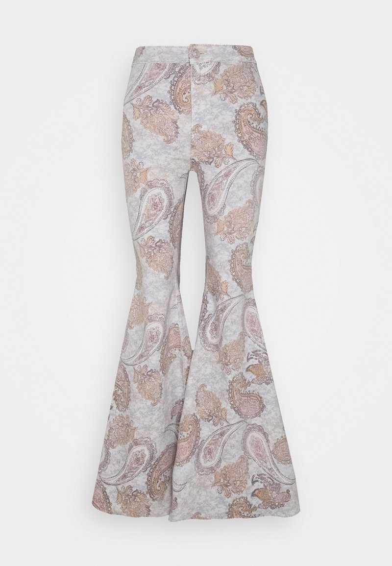 Uppblåsta byxor i ljusgrått tyg med paisleymönster i nyanser av brunt och blush, med knappstängning och figursydd midja.