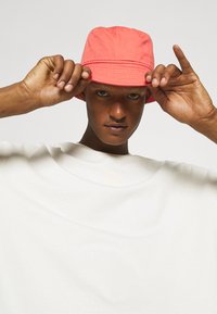 Puma CLASSICS BOXY TEE - T-Shirt print - off-white