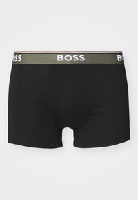 Schwarze Baumwoll-Boxershorts mit breitem olivgrünem Taillenbund, der mit weißem "BOSS"-Branding versehen ist. Glatte Textur und enge Passform.