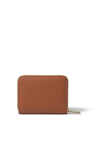 Portafoglio in pelle marrone con una texture liscia, forma rettangolare, chiusura con zip e accessori in metallo color oro. Nessun motivo visibile.