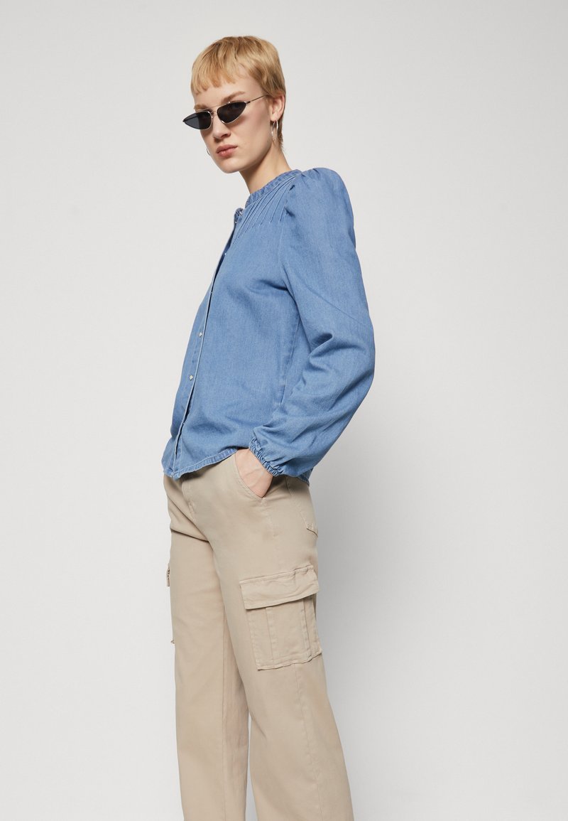 ONLY Pantaloni Cargo da Donna Onlsafai Missouri HW STR Cargo Pant Pnt, Stringa, (M) W x 32L