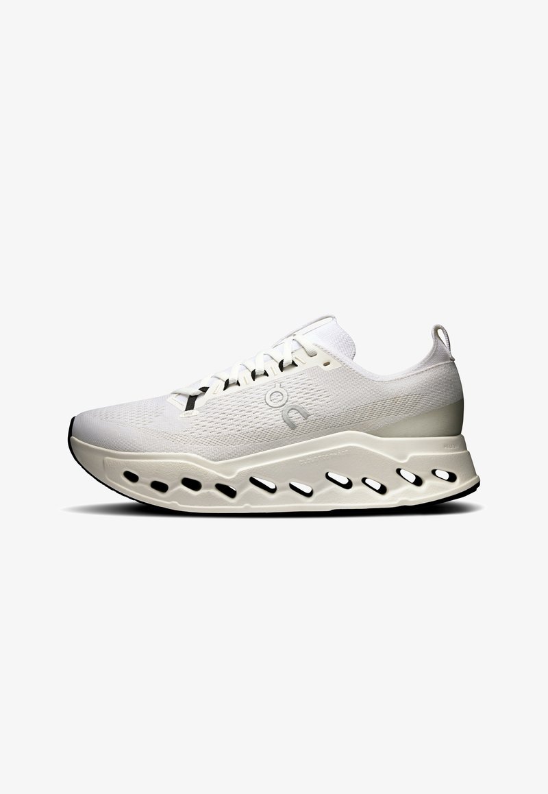 On CLOUDSURFER MAX - Løbesko til landevejen - white white