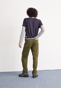 Thumbnail Image 4