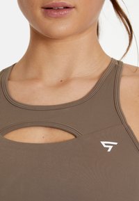 SQUATPROOF BRISK HIGH NECK - Športová podprsenka so strednou podporou - caramel brown