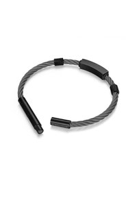 Cavo grigio intrecciato con dettagli hardware neri. Presenta un design arrotondato, una superficie liscia e un marchio inciso in modo prominente su un lato.