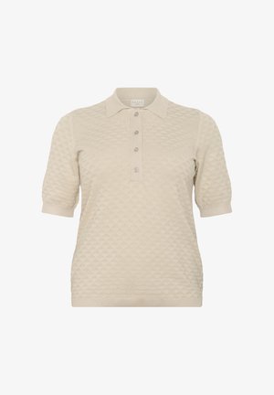 Beige gestricktes Poloshirt mit kurzen Ärmeln, das ein strukturiertes Rautenmuster, einen klassischen Kragen und drei vordere Knöpfe aufweist.