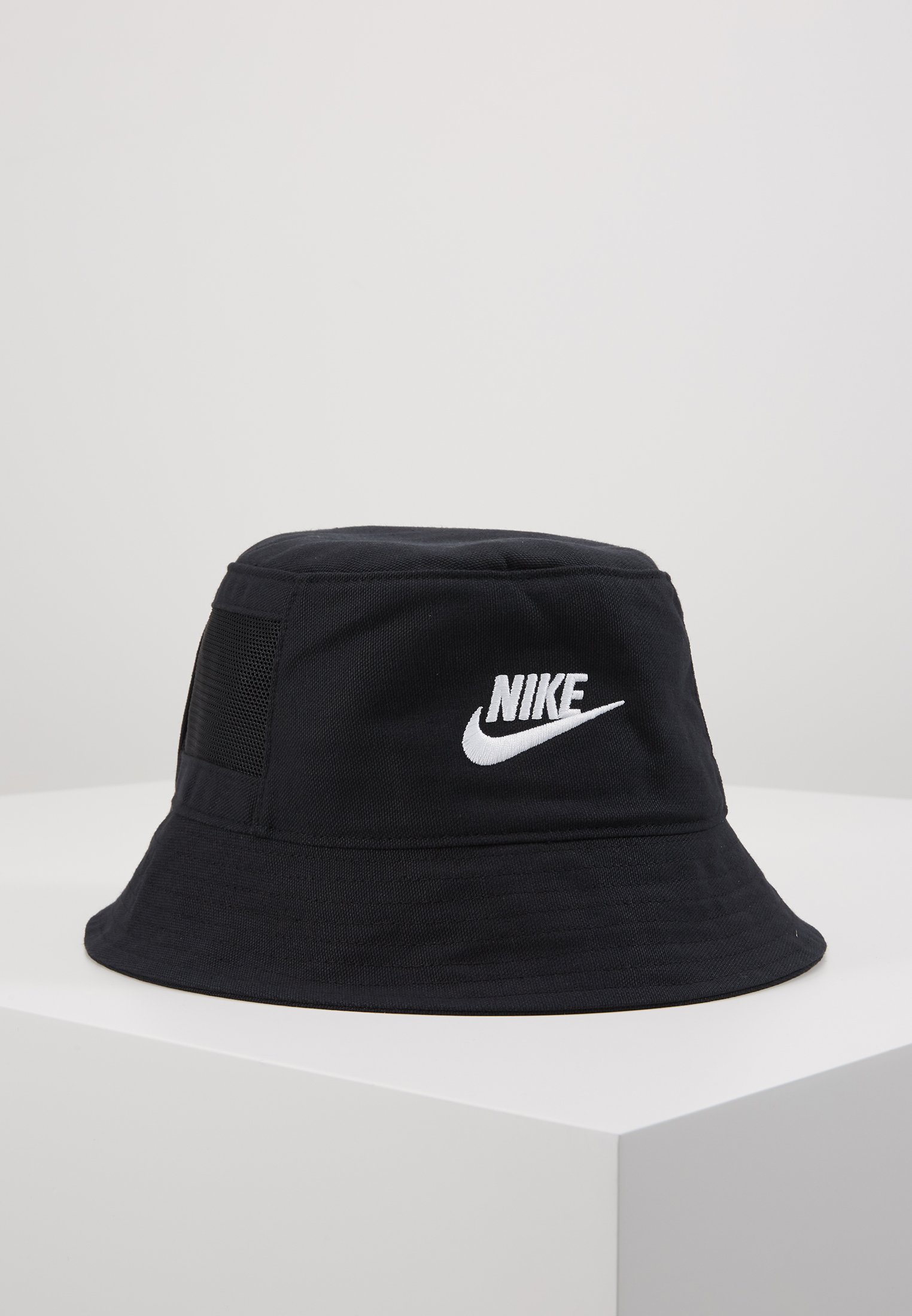 nike bucket core